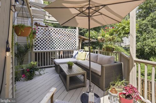7391 Stream Way, Springfield VA  22152-3639 exterior