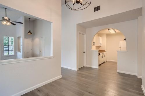 718 Dulwich St, Austin TX  78748-6512 exterior