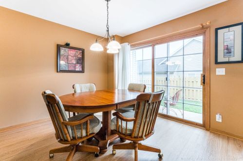 124 Mclaren Dr, Sycamore IL  60178-2255 exterior