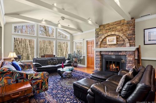 17 Carrington Dr, Greenwich CT  06831-3119 exterior
