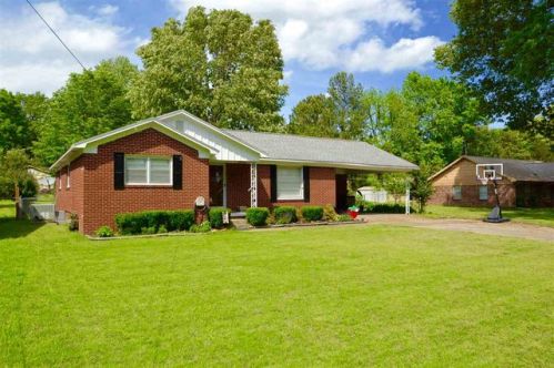 1313 Bradford Dr, Three Way, TN 38343-1522