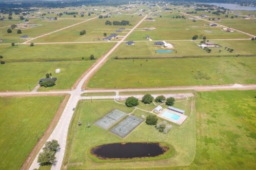 620 Longhorn Trl, Angleton TX 77515-9623 exterior