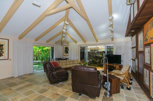 4611 Farmers Rd, Honolulu HI  96816-5218 exterior