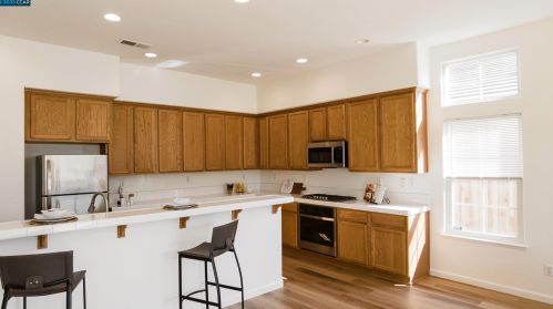 9228 Earl Fife Dr, Elk Grove, CA 95624-3571
