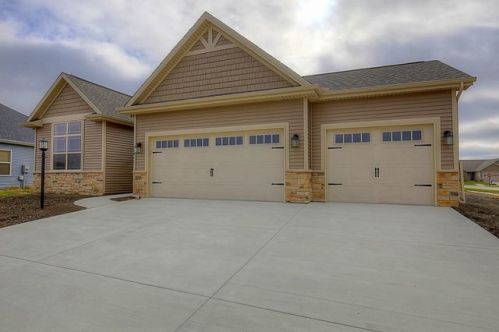 1611 Eagle Rd, Champaign, IL 61822-9695