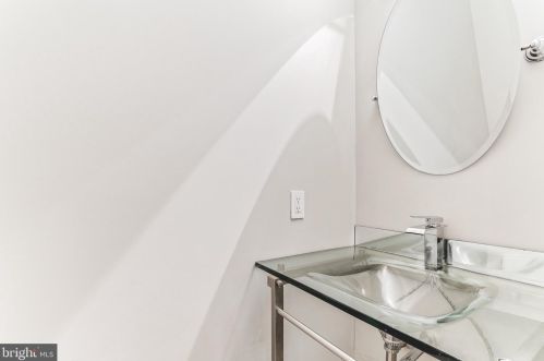 10014 Downeys Wood Ct, Springfield VA  22015-2730 exterior