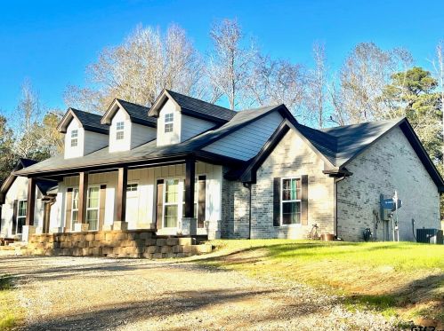 501 Crews St, Leveretts Chapel, TX 75684-1149