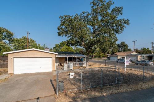 6900 Bummer St, Rio Linda, CA 95673-2111