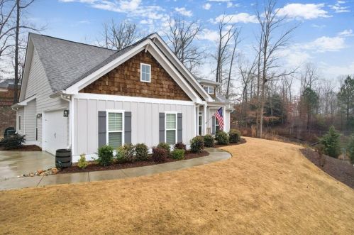 3585 Phoenix Cove Dr, Gainesville, GA 30506-4670