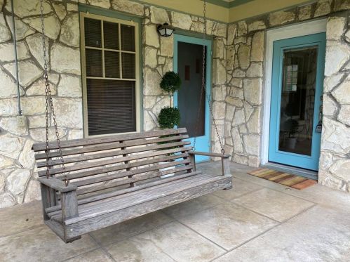 911 37th St, Austin TX  78705-1807 exterior