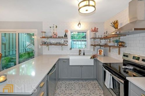 56 Cantey Pl, Atlanta GA  30327-4082 exterior