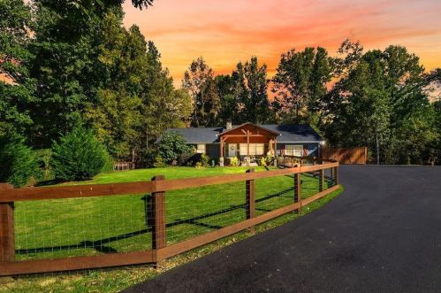 420 Skyline Dr, Ellijay, GA 30540-3115