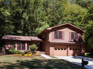 1170 Trailmore Dr, Roswell, GA 30076-2708