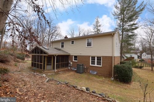 7099 Game Lord Dr, Springfield VA  22153-1312 exterior