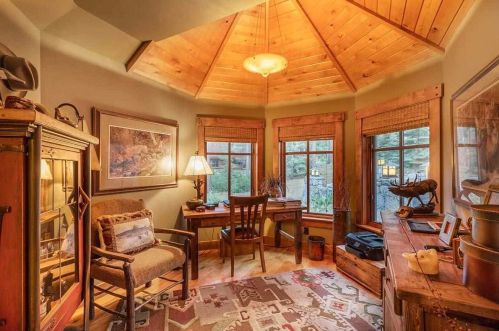 10221 Dick Barter, Truckee CA  96161-5172 exterior