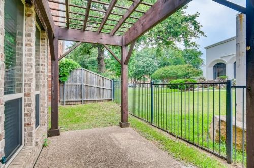 9041 Cottonwood Village Dr, Fort Worth, TX 76120-4189