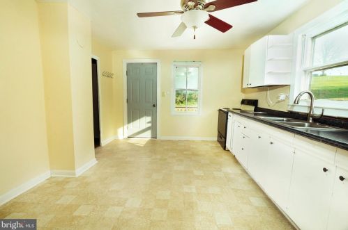 4052 Jerome Rd, Edinburg, VA 22824-2500