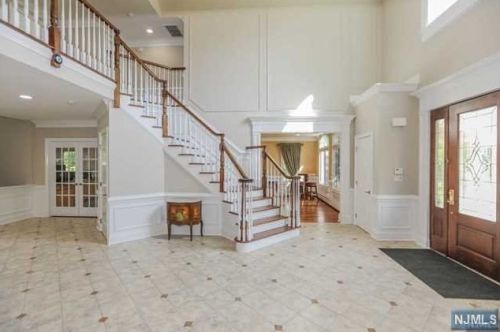 63 Brams Hill Dr, Mahwah, NJ 07430-2591