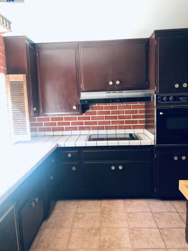 8682 Wicklow Ln, Pleasanton, CA 94568-1148