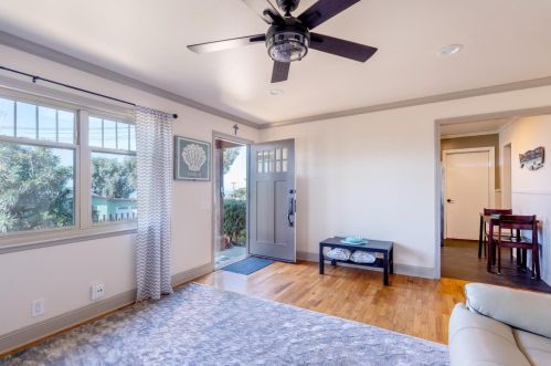 1466 Darwin St, Seaside CA  93955-5017 exterior