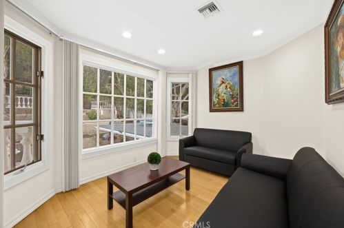 1468 Hillside Dr, Glendale CA  91208-2417 exterior