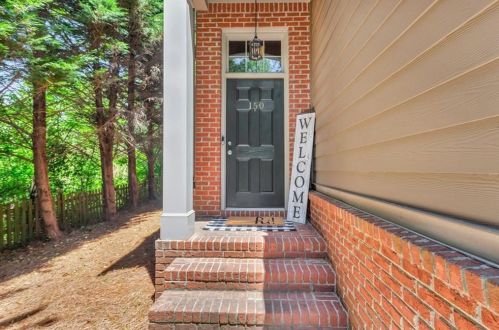150 Creighton Ln, Marietta, GA 30008-8709