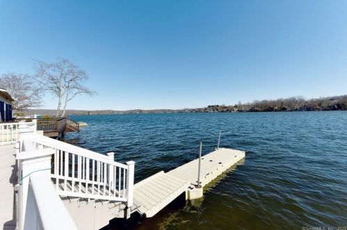 6 Point Rd, East Hampton, CT 06424-1004