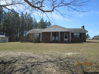 665 Dixie Rd, Screven, GA 31560-9558
