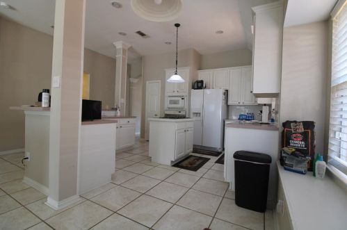 8652 Wellington Pt Dr, Irving TX 75063 exterior