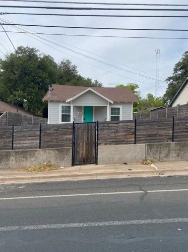 2108 12th St, Austin, TX 78702-1704