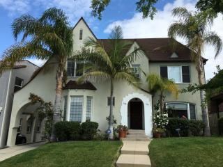 1108 Redondo Blvd, Los Angeles CA  90019-6705 exterior