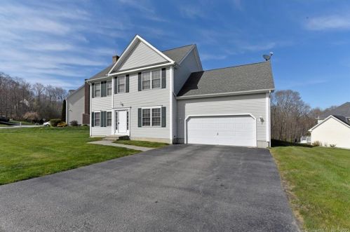 2 Saffron Ln, East Hampton, CT 06424-1708