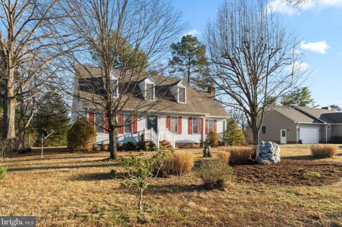 1323 Hoskins Dr, Tappahannock, VA 22560-9357