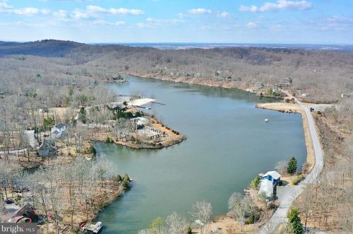 259 Revenoor Rd, Harpers Ferry WV 25425 exterior