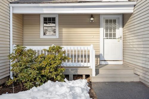 58 Winding Pond Rd, Londonderry, NH 03053-3371