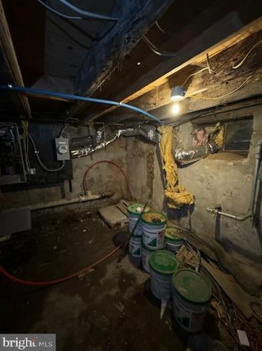 129 63rd St, Philadelphia PA 19142-2303 exterior