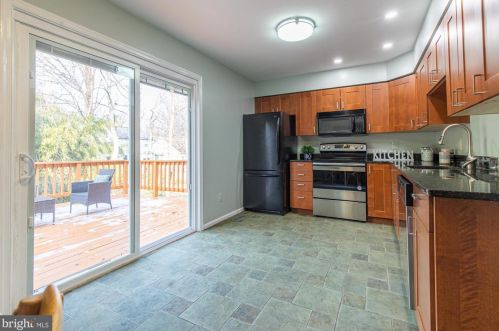 125 Kinsman View Cir, Silver Spring MD 20901-1600 exterior