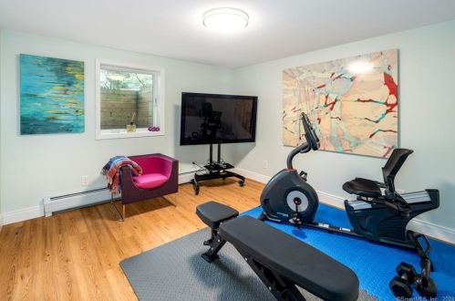 12 Splitrock Rd, Norwalk CT  06854-4713 exterior