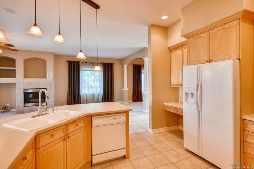 22540 Peakview Dr, Aurora CO 80016-7026 exterior