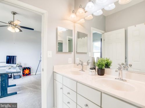 395 Lord Fairfax St, Charles Town WV 25414-2529 exterior