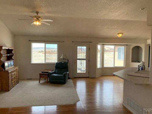 1563 Caballo Dr, Pueblo, CO 81007-2076