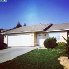2041 Cain St, Visalia, CA 93292-2386