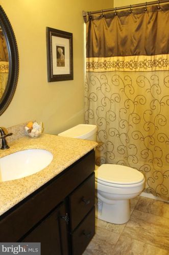 2482 Creek View Dr, Lancaster PA  17602-1451 exterior