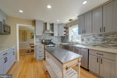 1900 Autumn Ridge Cir, Silver Spring MD 20906-5826 exterior