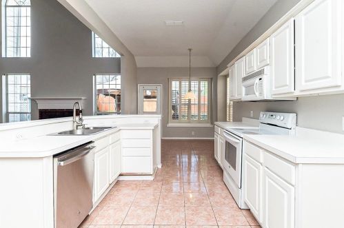4621 Parkview Ln, Fort Worth TX  76137-5457 exterior