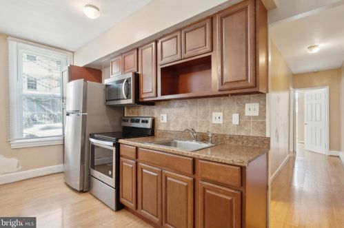 900 5 St, Philadelphia PA 19123-1455 exterior