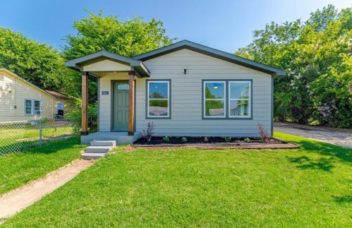 5621 Bong Dr, Fort Worth, TX 76112-7605