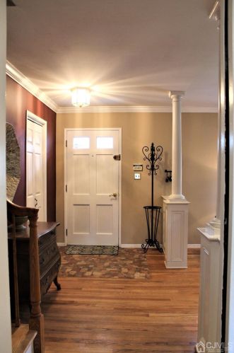 5 Golf Rd, Edison, NJ 08820-3640