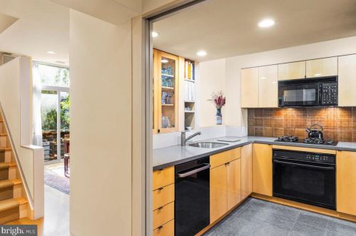 264 11th St, Philadelphia, PA 19107-6735