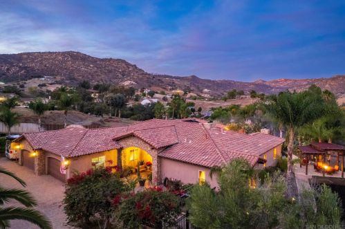 14818 Quail Haven Ln, El Cajon, CA 92019-2950